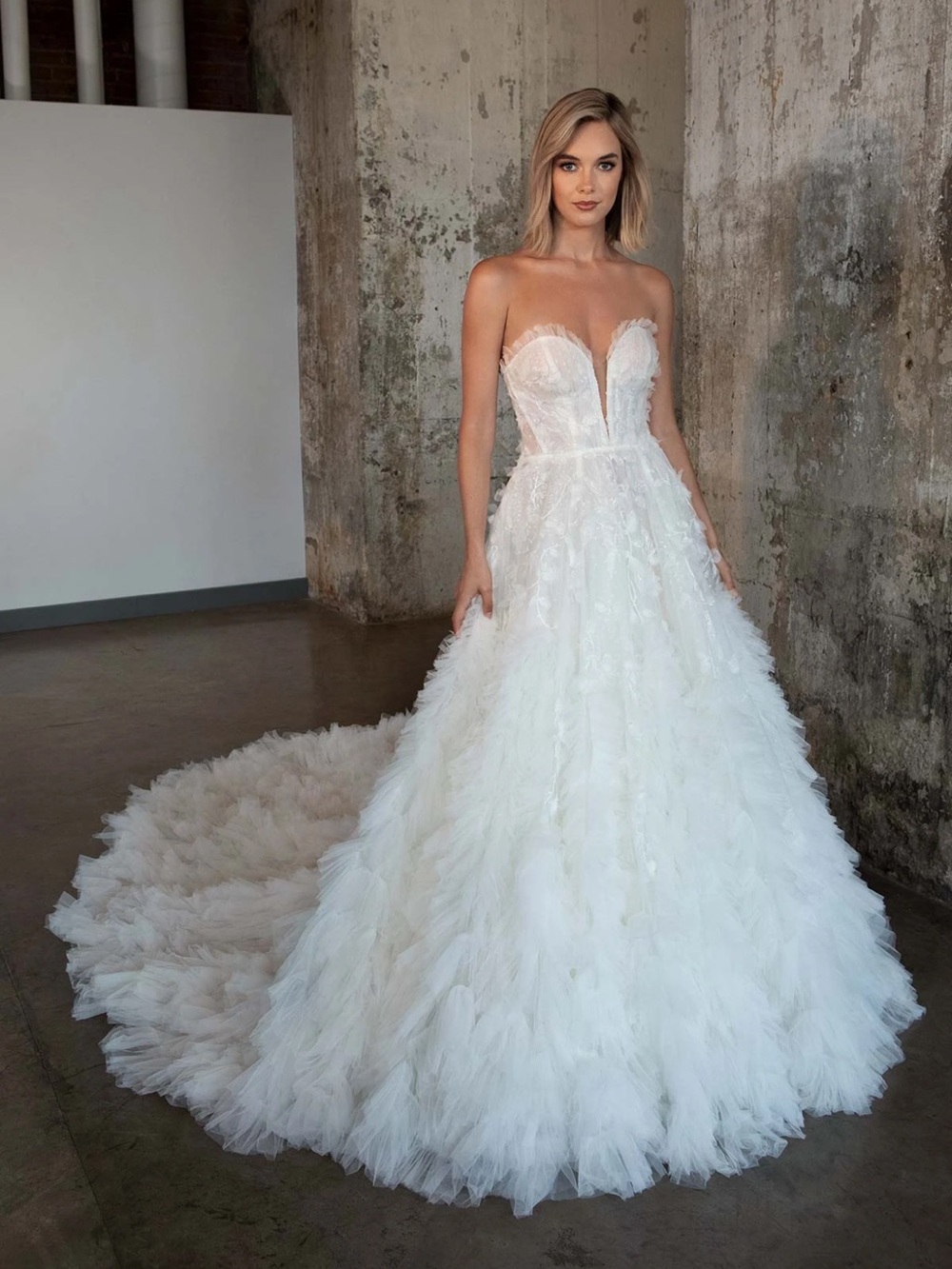 Martina Liana Luxe Couture Ball Gown Wedding Dress LE1219 size 8 but fits size 4